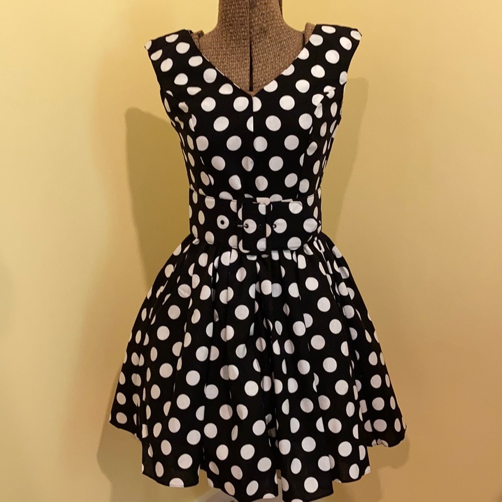 Retro-style Polka-dot Dress w. Crinoline Skirt